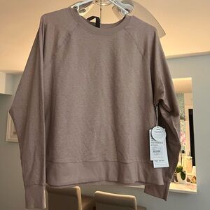 NWT Vuori women’s Dogwood Heather long sleep halo crew